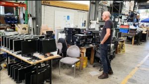 Read more about the article Logan Council, Logan Together and Substation33 provide refurbished computers for schoolchildren, seniors and people with disabilities